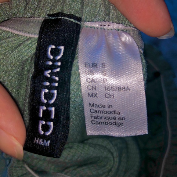 Puffy Sleeves Off-the-shoulder Smocked Crop Top - Picture 4 of 4